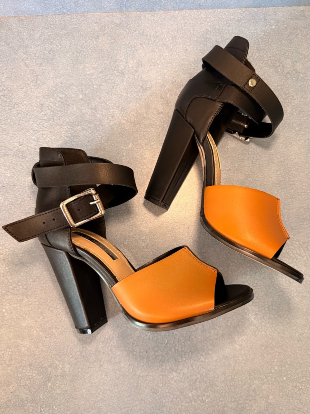 BCBGeneration Cognac & Black 4” Block Heel Day Sandal Size 6/36 NIB - Picture 3 of 13